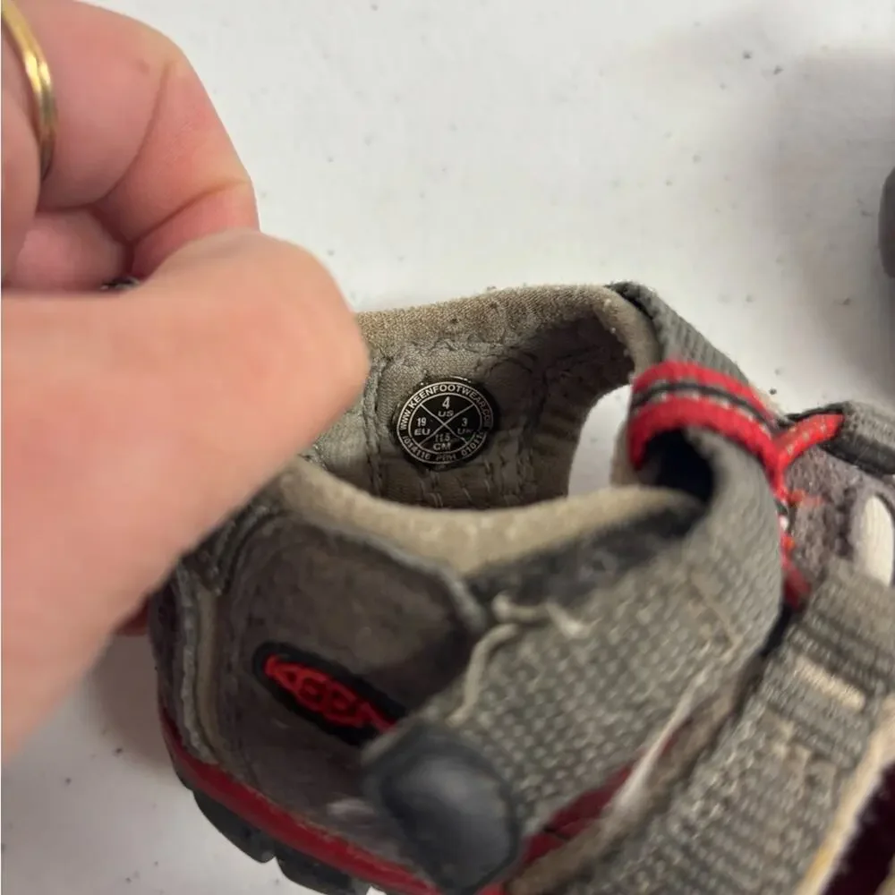 Keen Newport H2 Grey and red Waterproof Sandals Child Size 4